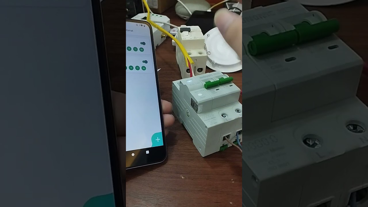 Aptomat wifi Hunonic điều khiển từ xa, giám sát tiêu thụ điện